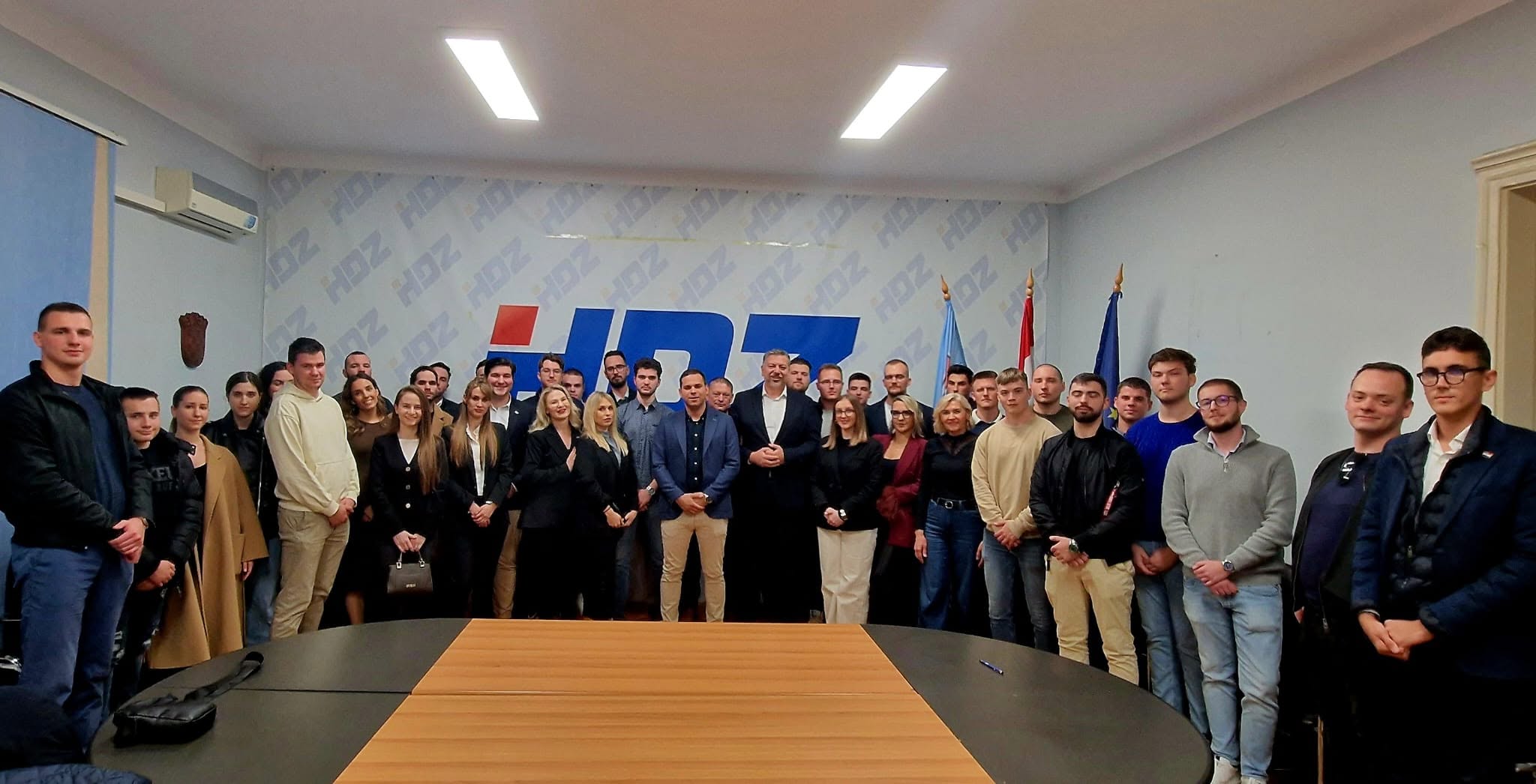 Mladež HDZ Rijeka — zajednička fotografija